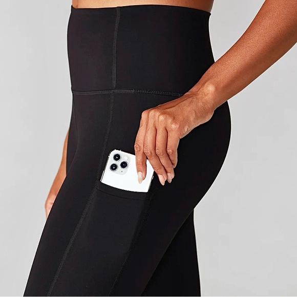 Tavi Pants - NWT Tavi Stash & Dash 7/8 Leggings in Ebony Black Women’s Yoga Pant Leggings NEW